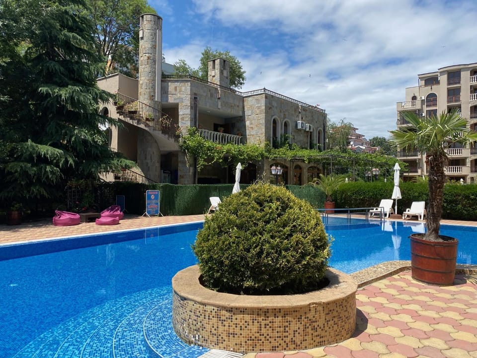 Pool view, Swimming pool