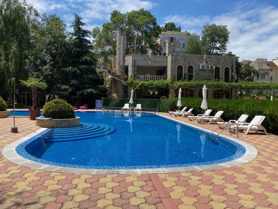 Property building, Swimming pool