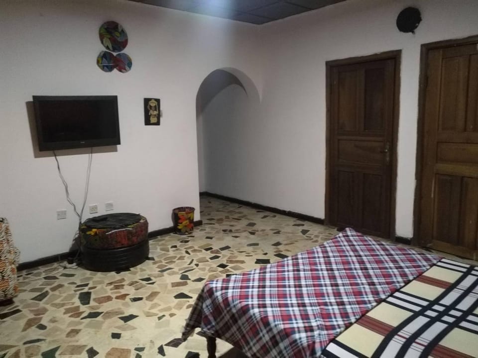 TV and multimedia, Seating area, Bedroom