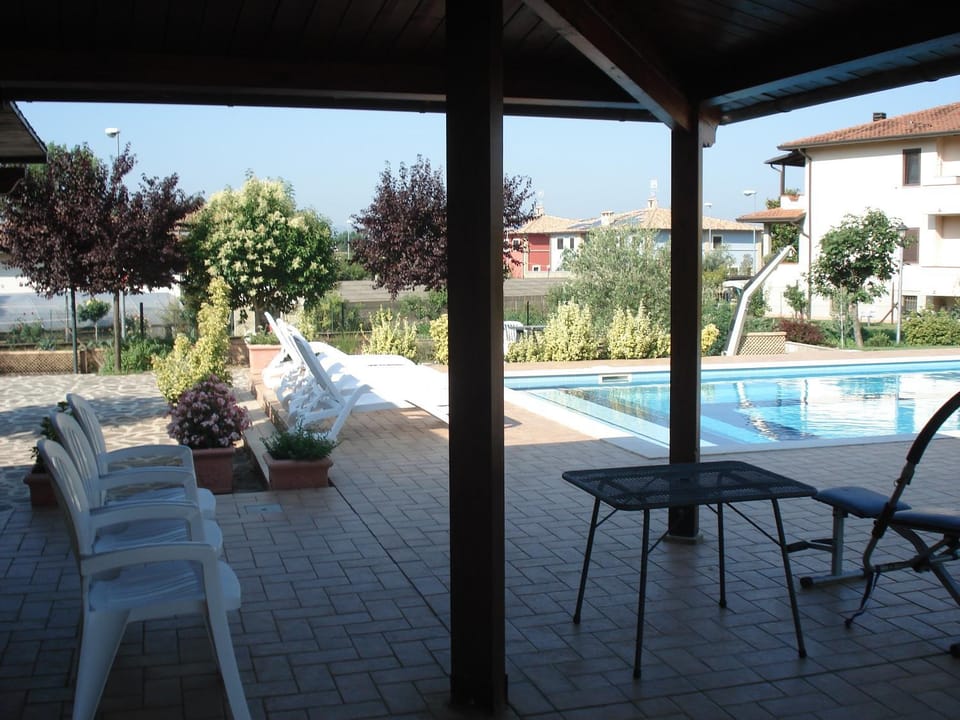 Facade/entrance, Swimming pool, Swimming pool
