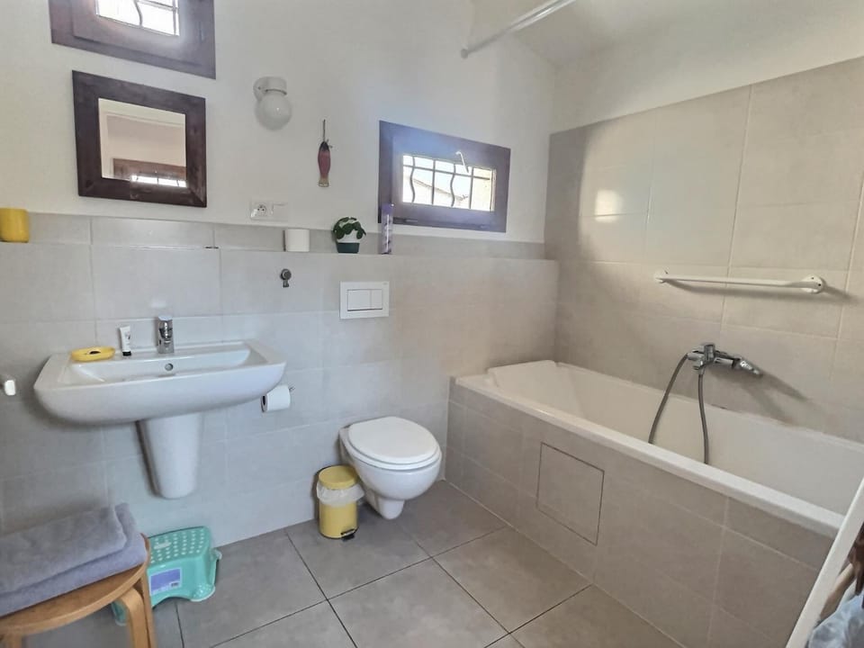 Toilet, Bathroom, Bath, towels
