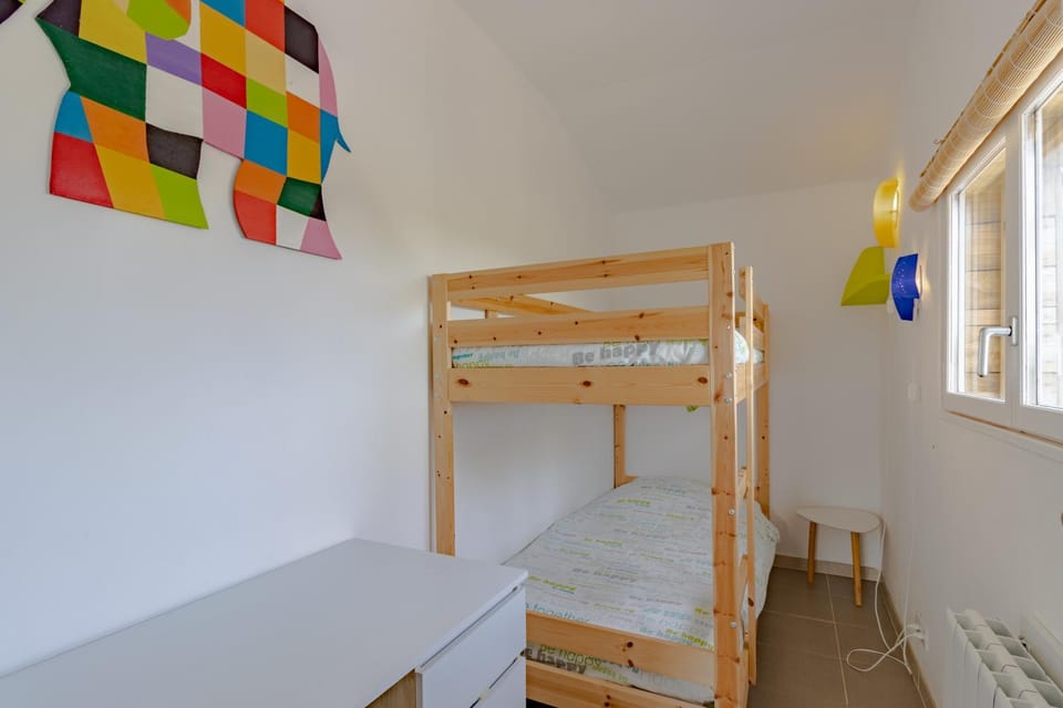 Bedroom, children, Family