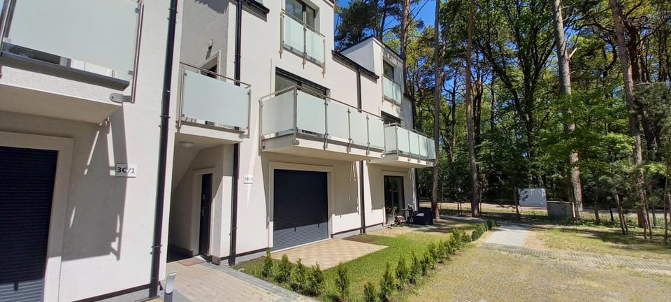 Property building, Patio, Facade/entrance, Garden