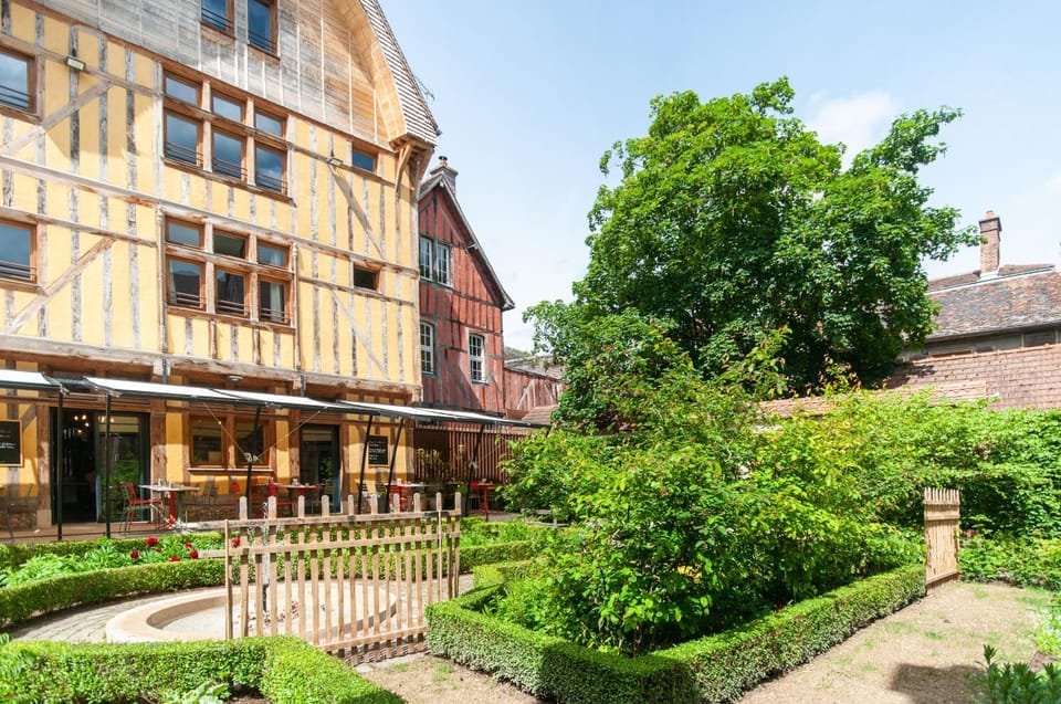 Property building, Garden