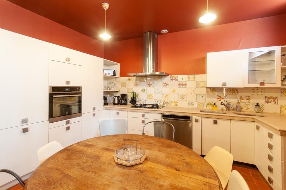 Kitchen or kitchenette, Communal kitchen