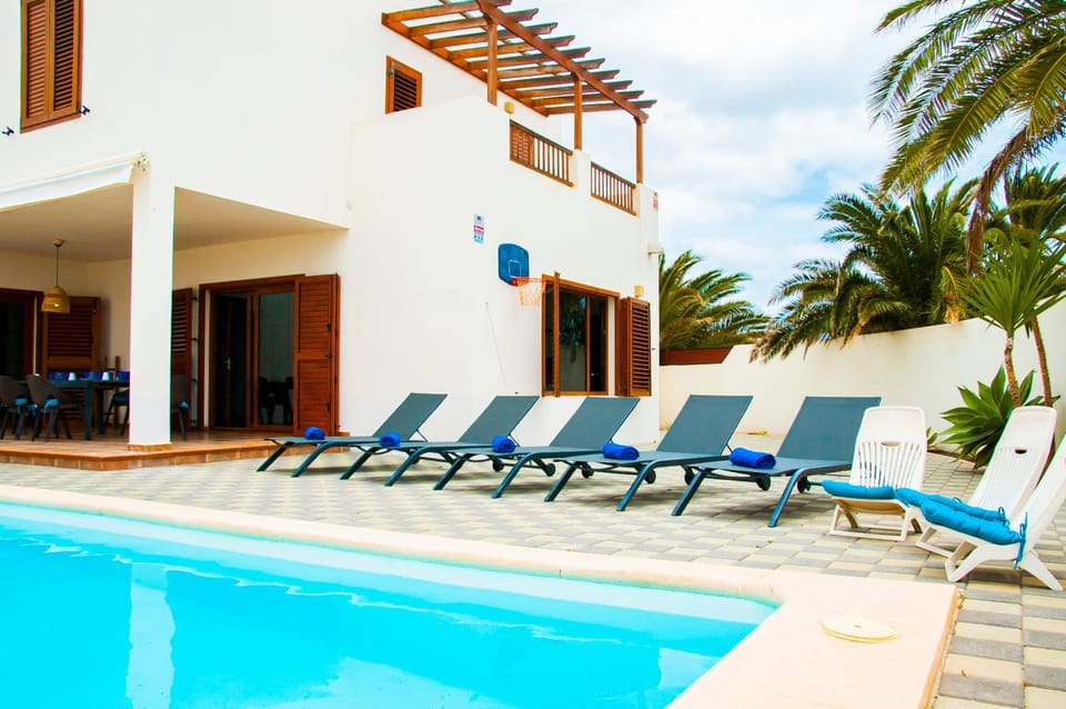 Off site, Garden, Swimming pool