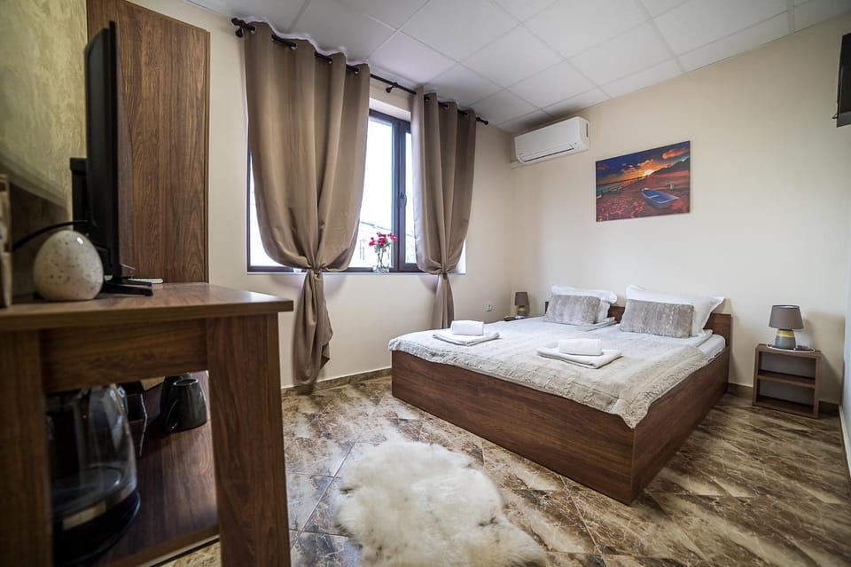 Bedroom, towels, wardrobe, air conditioner