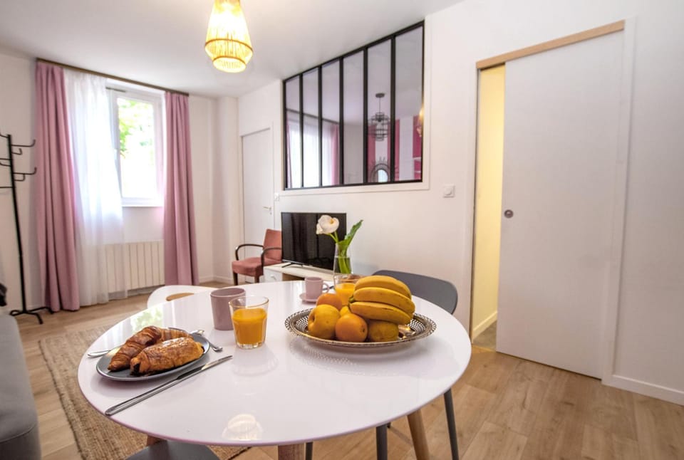Le Rose Bonbon Apartment in Pays de la Loire