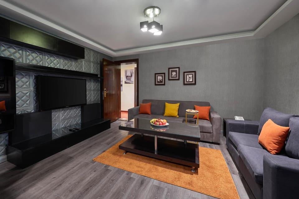 TV and multimedia, Coffee/tea facilities, Kitchen or kitchenette, Living room, Seating area, Drinks, Family, Parking, internet, microwave, minibar, safe, soundproof