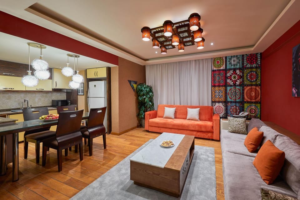 TV and multimedia, Kitchen or kitchenette, Living room, Seating area, Dining area
