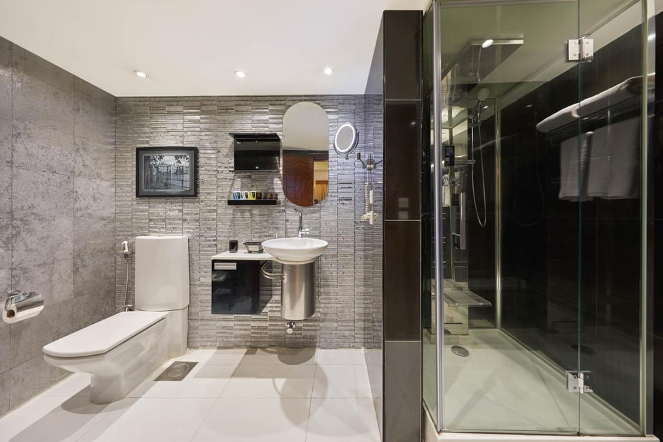 Shower, Toilet, Bathroom, towels