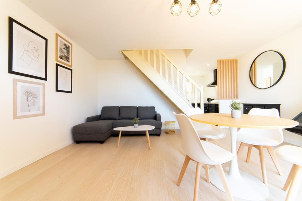 Living room, Dining area