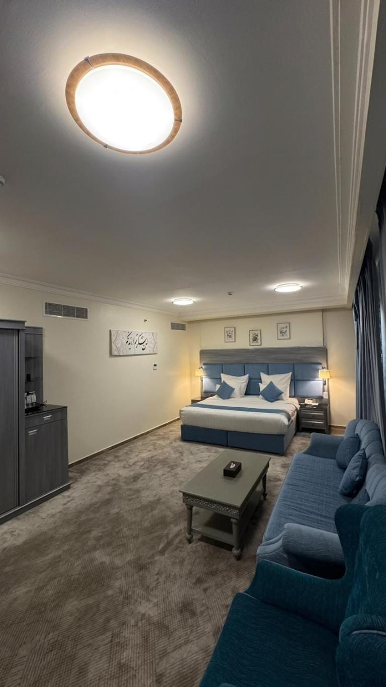 Bed, Seating area, Bedroom