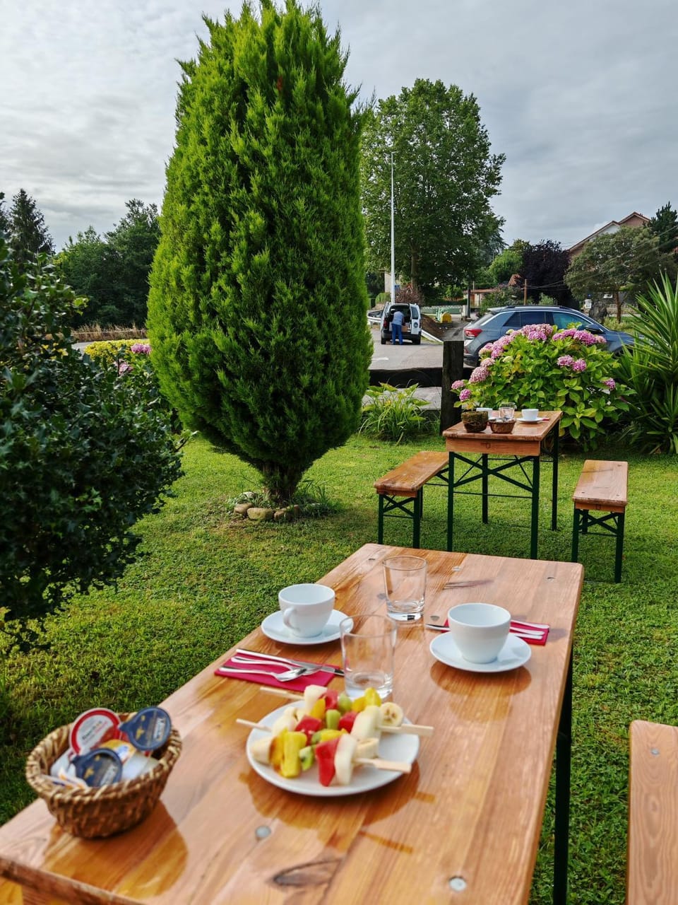 Garden, Breakfast