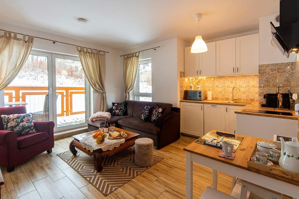 TV and multimedia, Kitchen or kitchenette, Living room, Seating area