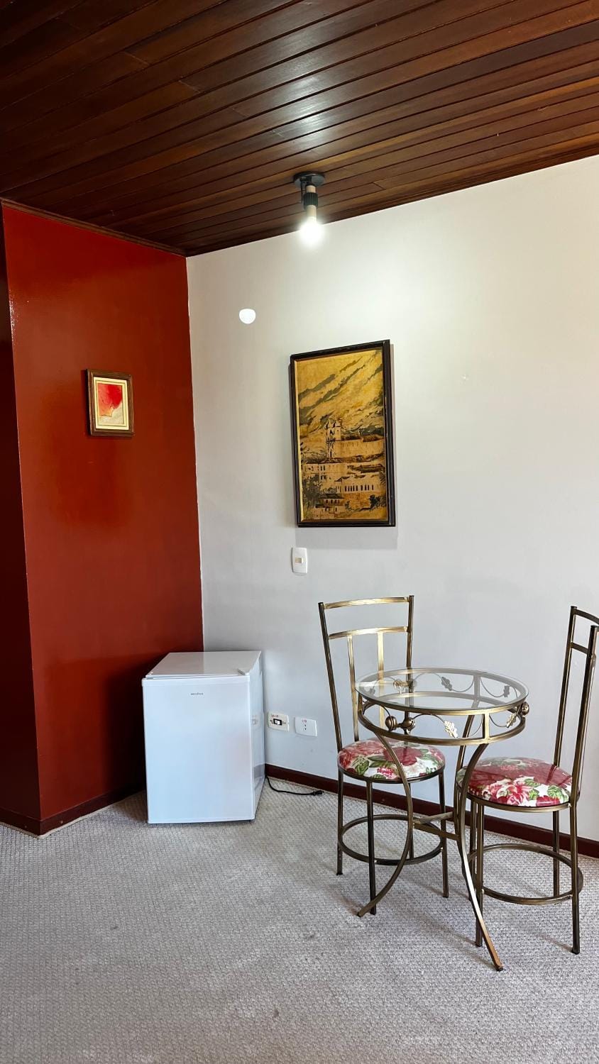 Dining area, minibar