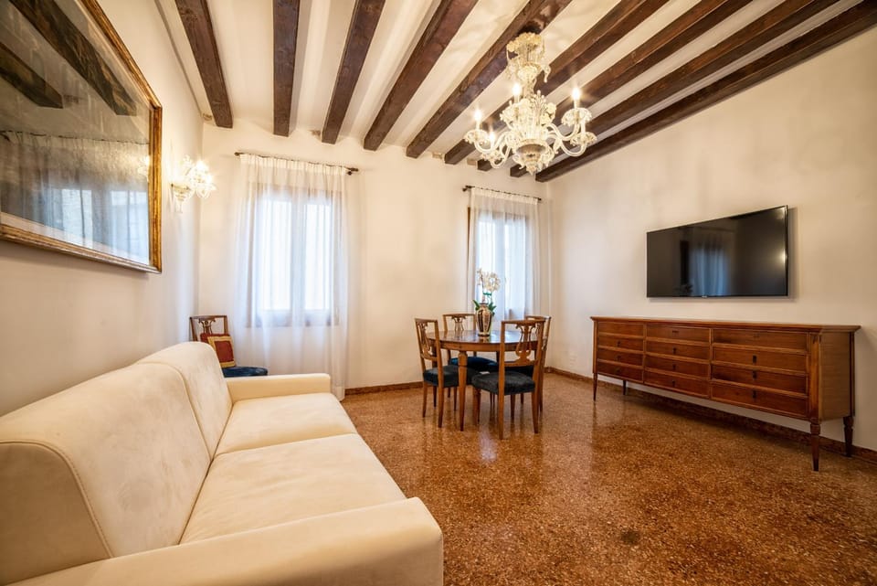 Communal lounge/ TV room, TV and multimedia, Living room, Seating area