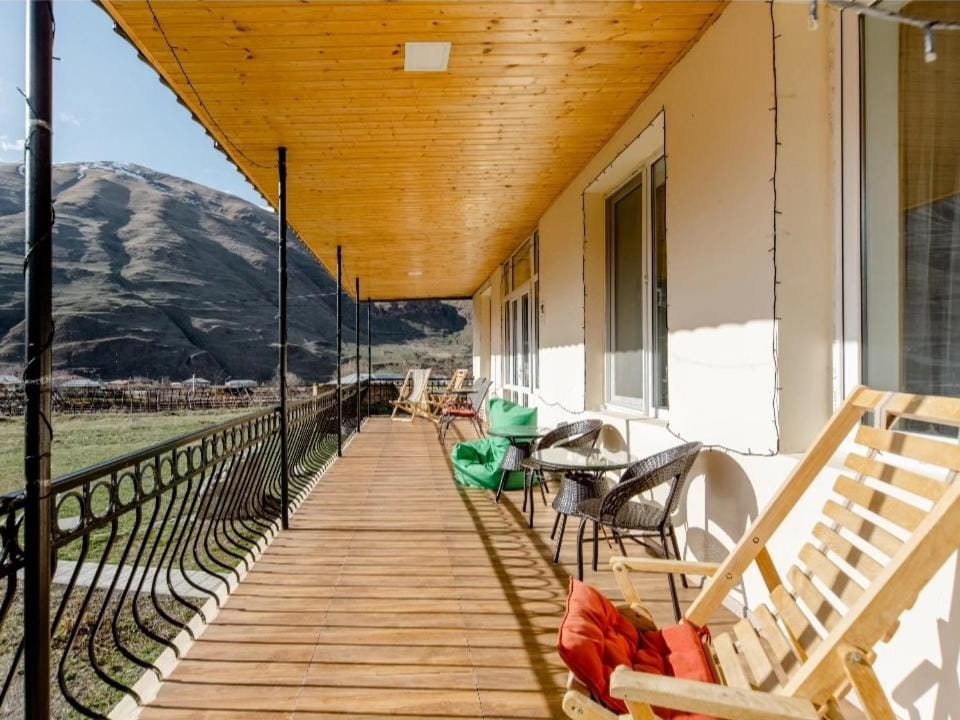 Patio, View (from property/room), Balcony/Terrace, Seating area, Mountain view
