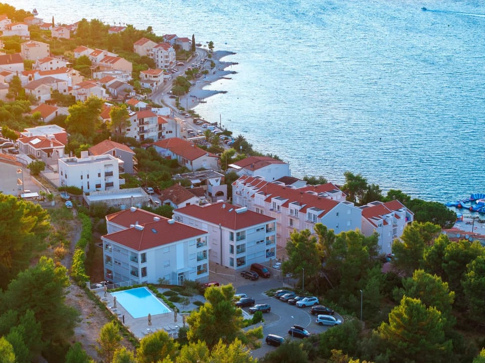 Property building, Neighbourhood, Bird's eye view