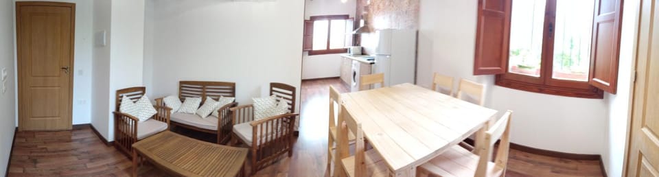 Living room, Photo of the whole room, Dining area, Facility for disabled guests, stove, washing machine, kitchen