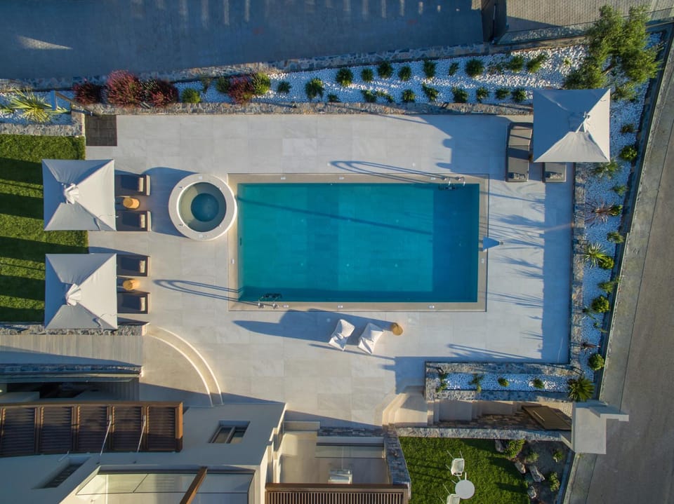 Area and facilities, Swimming pool, Swimming pool