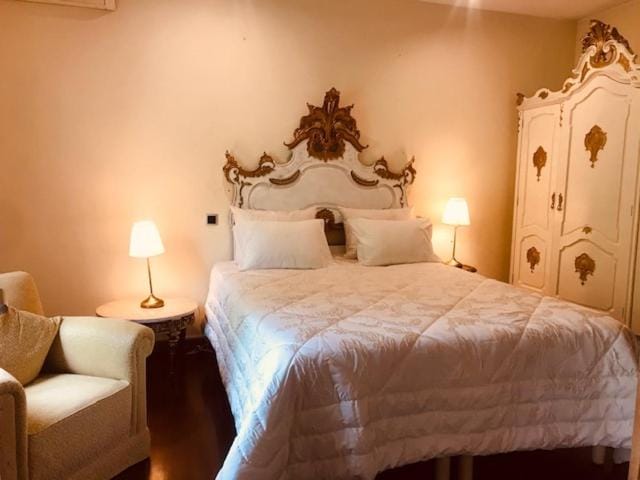 Bed, Photo of the whole room