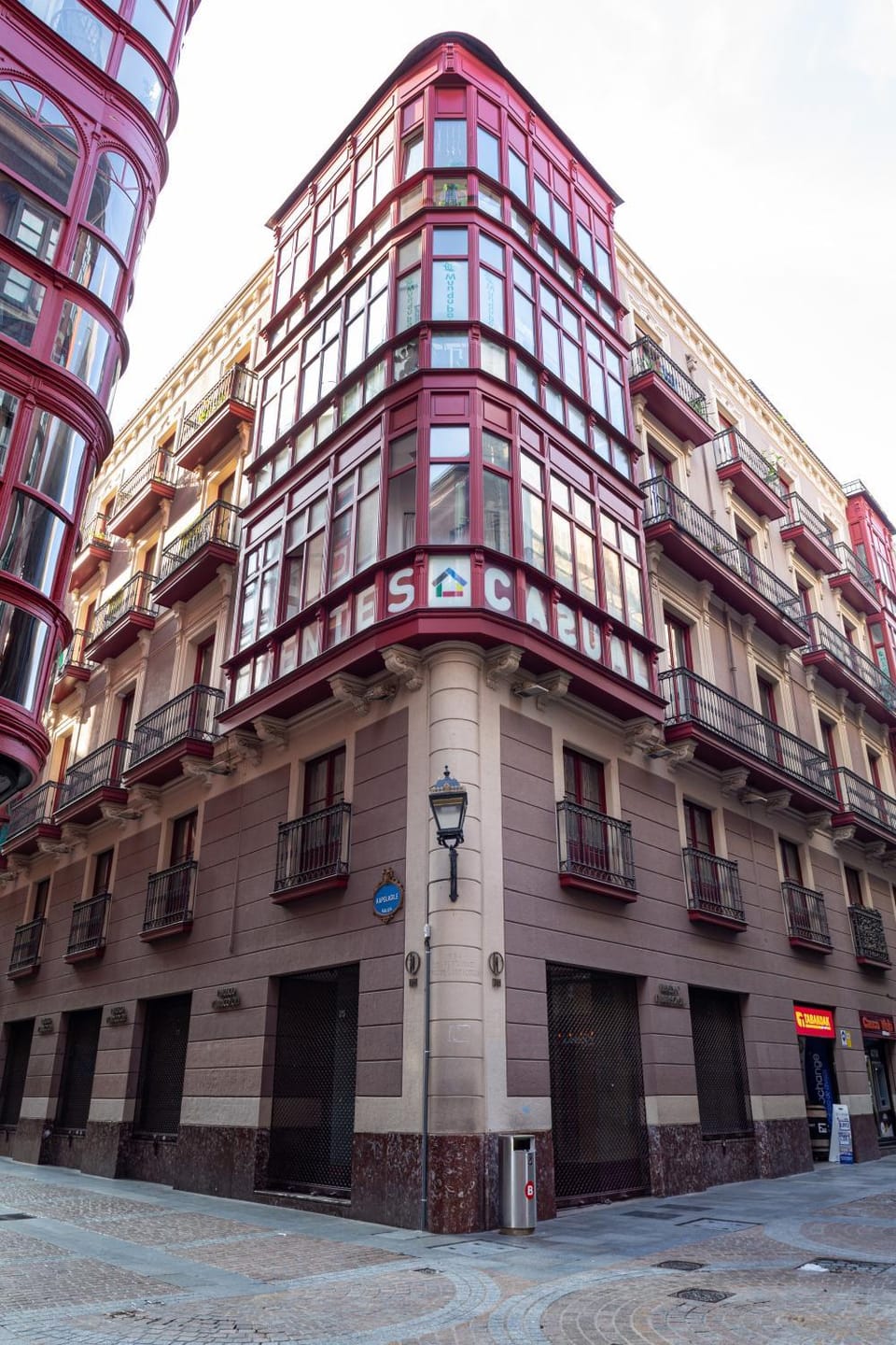 Facade/entrance