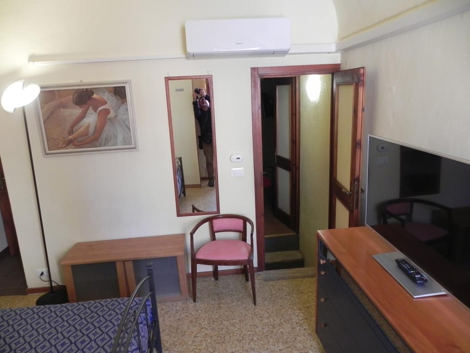 Bedroom, air conditioner