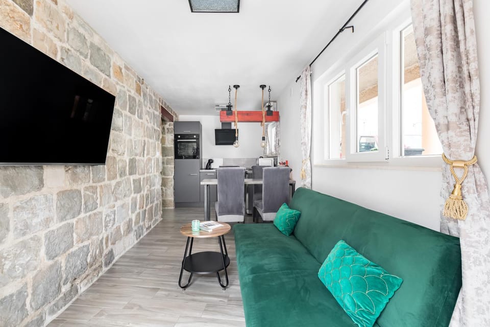 Communal lounge/ TV room, TV and multimedia, Kitchen or kitchenette, Living room, Seating area, Evening entertainment