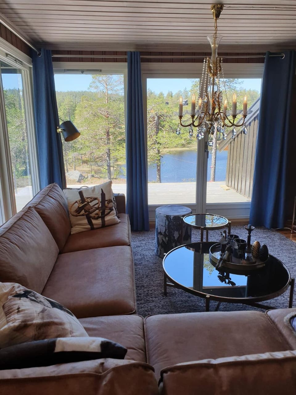 Living room, Seating area, Mountain view