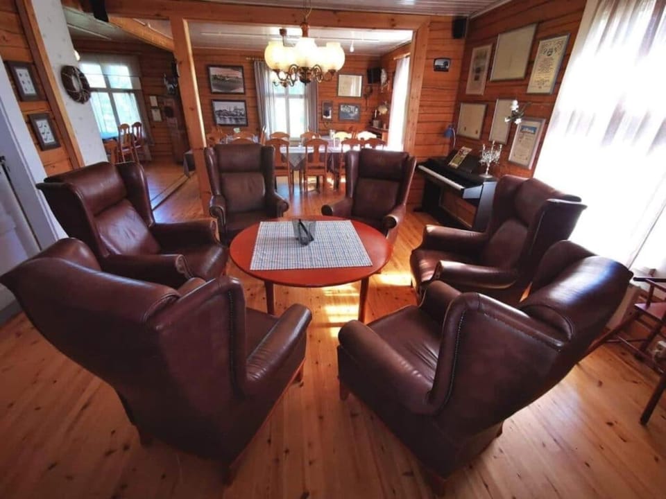 Restaurant/places to eat, Communal lounge/ TV room