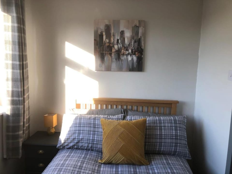 Rowan Place 5 Bedroom Off Street Parking Accommodation House in Newton Aycliffe