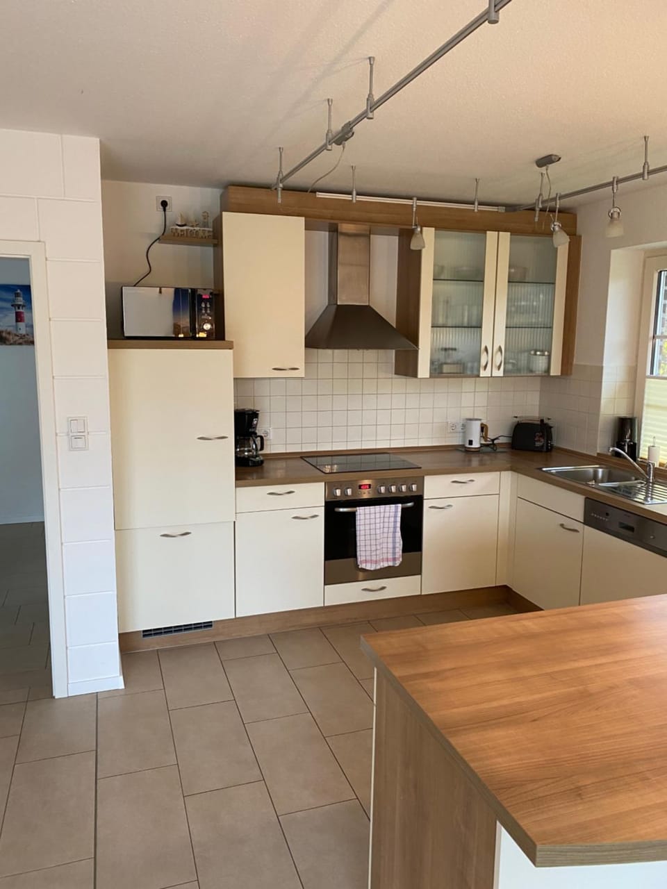 Kitchen or kitchenette, Communal kitchen