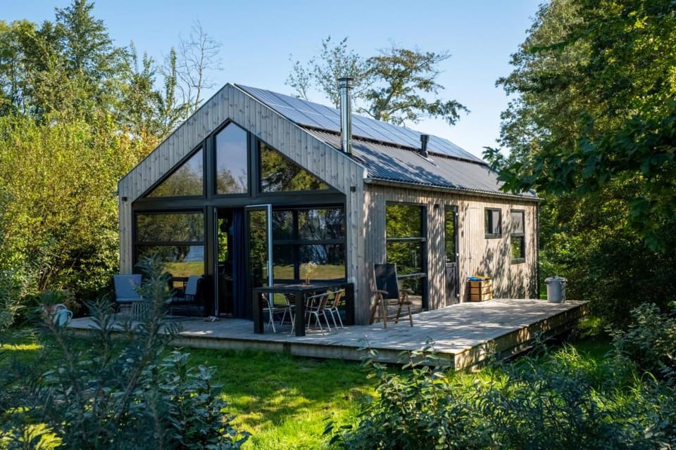 Pean-buiten Waterlodges House in Friesland, Netherlands