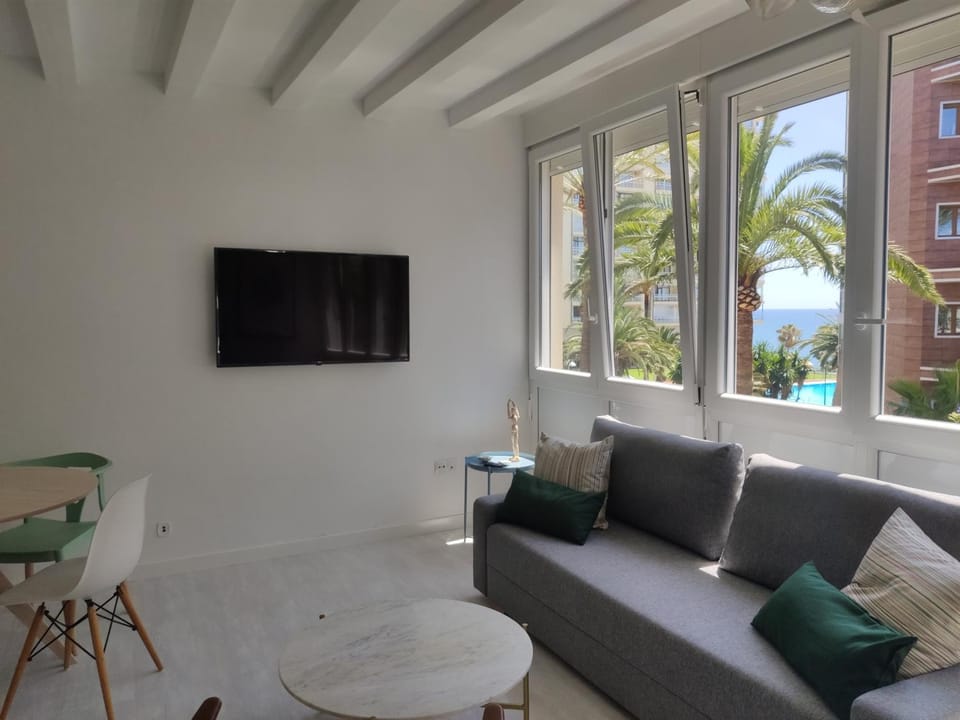 TV and multimedia, Living room, Lounge or bar, Garden view, Sea view, Quiet street view