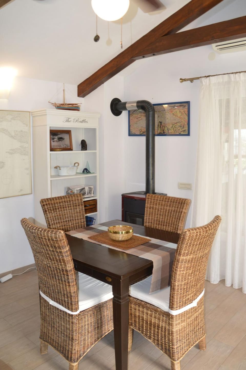 ISSA Holiday Home - 3 Min Walk to Beach House in Šibenik-Knin County, Croatia