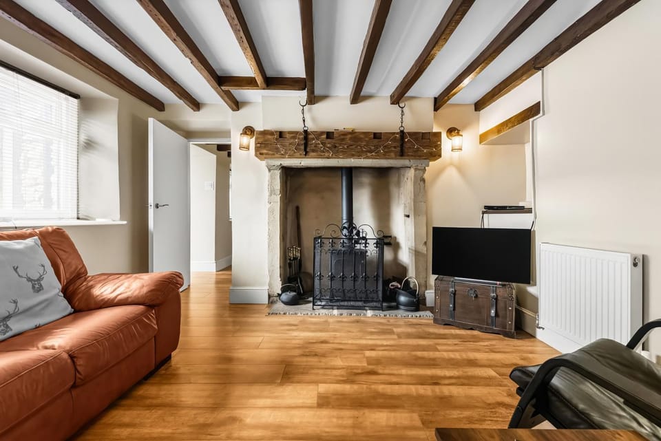 Dawn Cottage Quaint 3 bedroom cottage in Middleton by Wirksworth House in Amber Valley