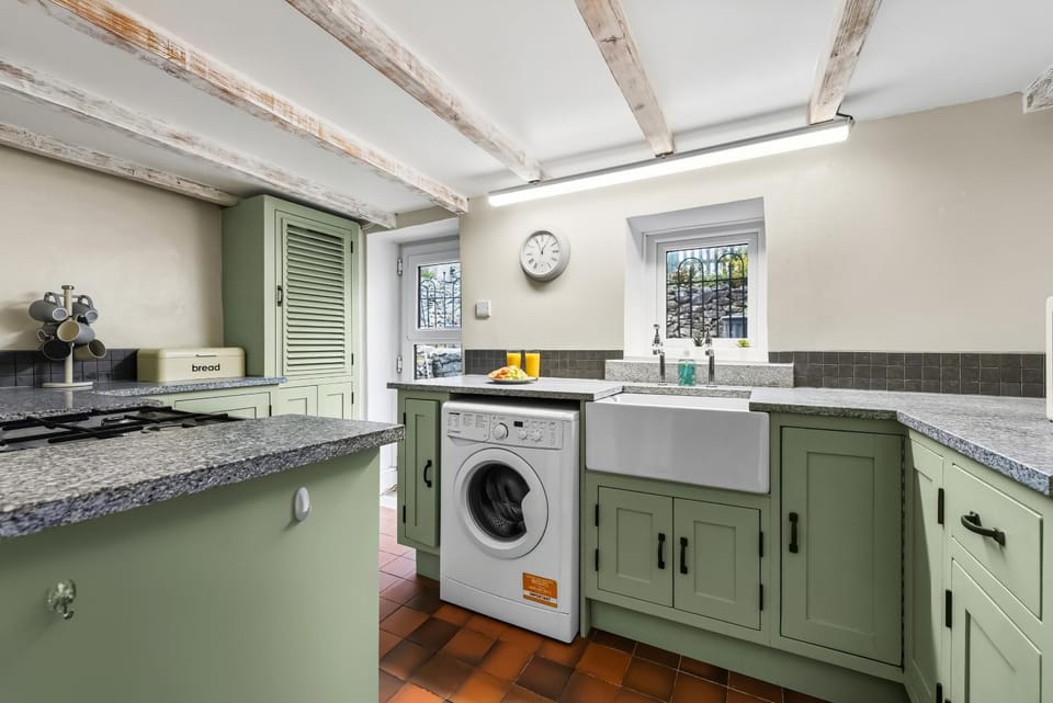 Dawn Cottage Quaint 3 bedroom cottage in Middleton by Wirksworth House in Amber Valley