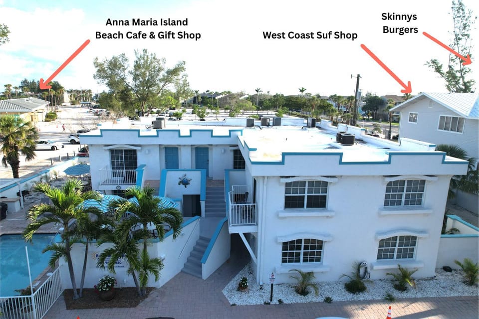 Property building, Nearby landmark, Restaurant/places to eat, Shopping Area, Swimming pool