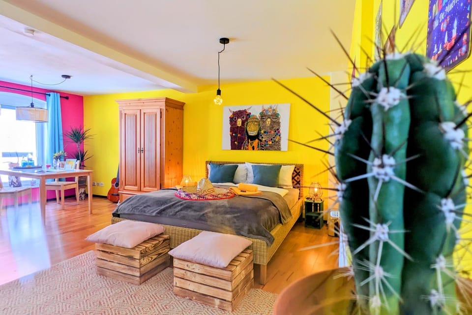 Bed, Living room, Photo of the whole room, Seating area, Bedroom