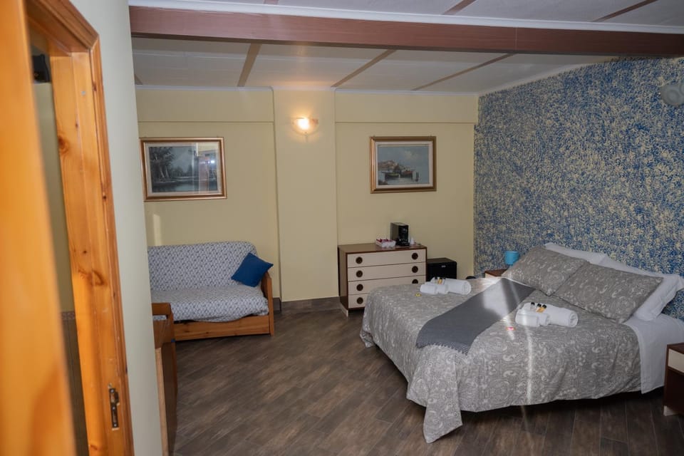 Living room, Photo of the whole room