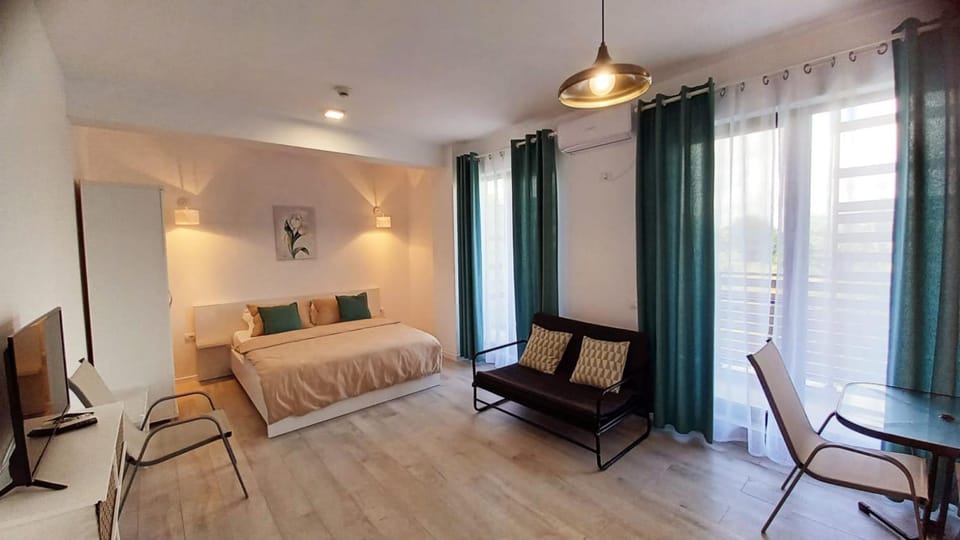 Bed, Living room, Photo of the whole room, Seating area, Dining area, Bedroom