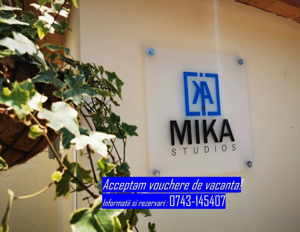 Property building, Day, Property logo or sign, Logo/Certificate/Sign, Text overlay, Street view, Certificate/Award, Facility for disabled guests, acessibility