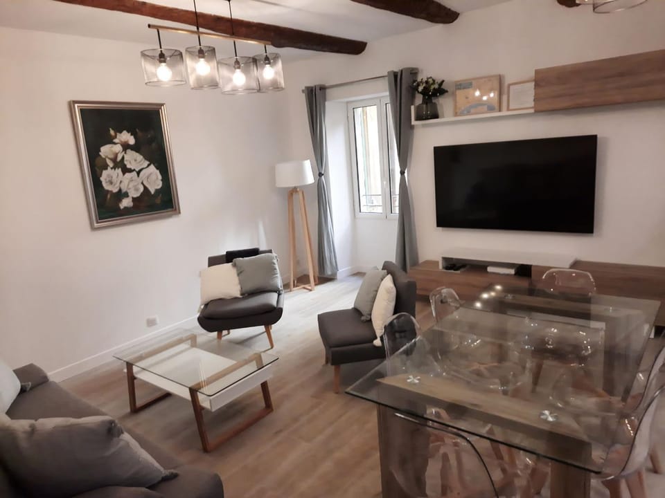 Beautiful Old Town flat, near the beach Apartment in Nice