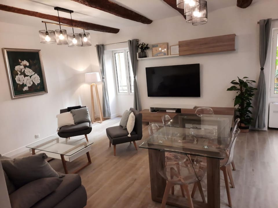 Beautiful Old Town flat, near the beach Apartment in Nice