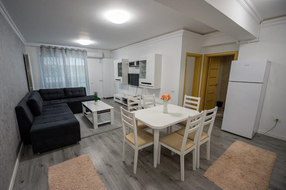 TV and multimedia, Living room, Decorative detail, Dining area, Area and facilities, Family, furniture