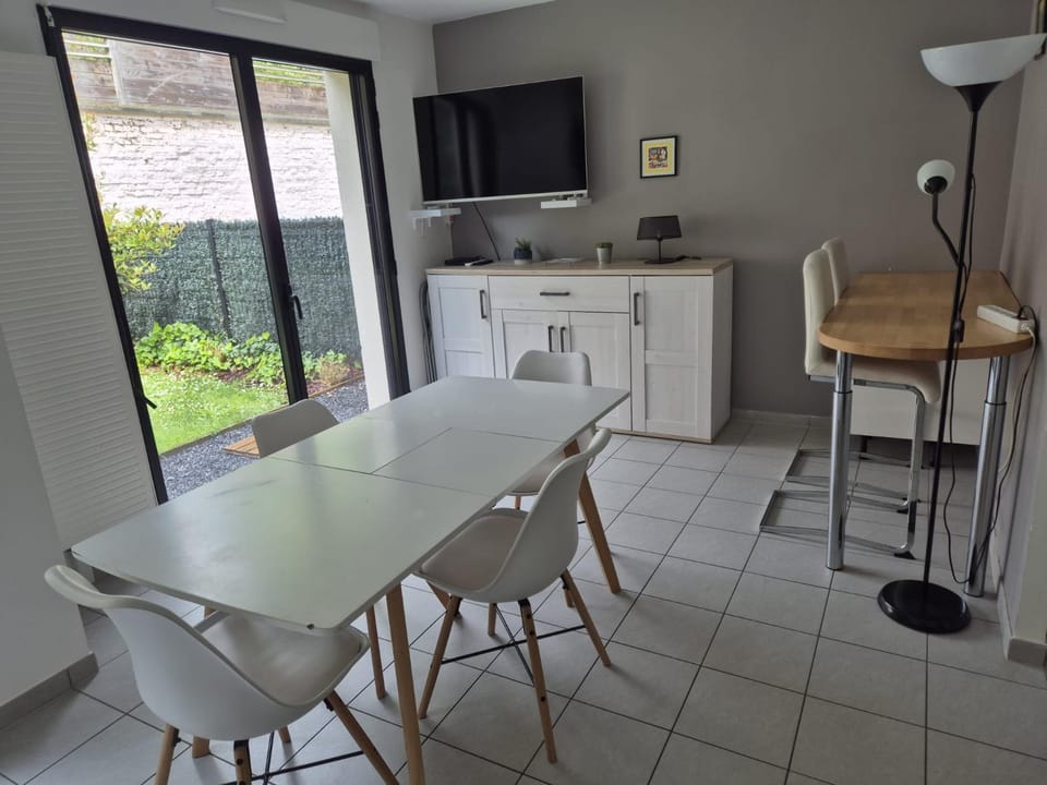 Communal lounge/ TV room, TV and multimedia, Living room, Seating area