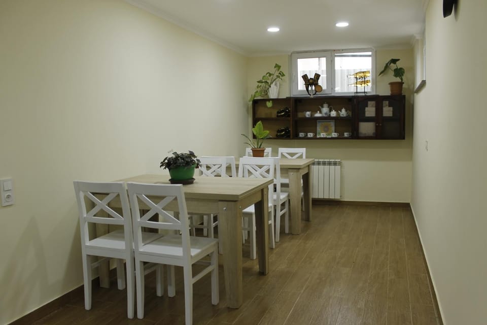 Kitchen or kitchenette, Breakfast