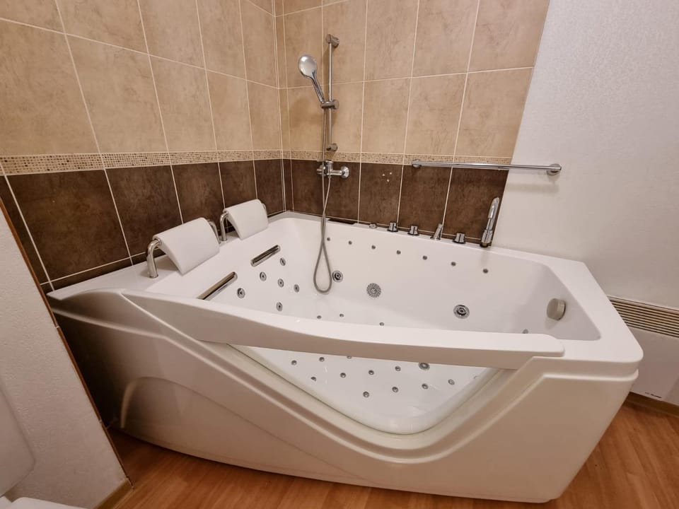 Bathroom, Spa and wellness centre/facilities