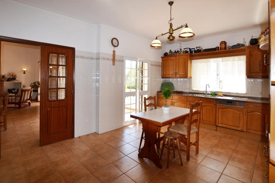 Spring, Day, Night, People, Winter, Summer, Coffee/tea facilities, Kitchen or kitchenette, Other, Decorative detail, Dining area, Autumn, On site, Guests, Area and facilities, Seasons, Time of day, children, young children, older children, group of guests, Family, ATM